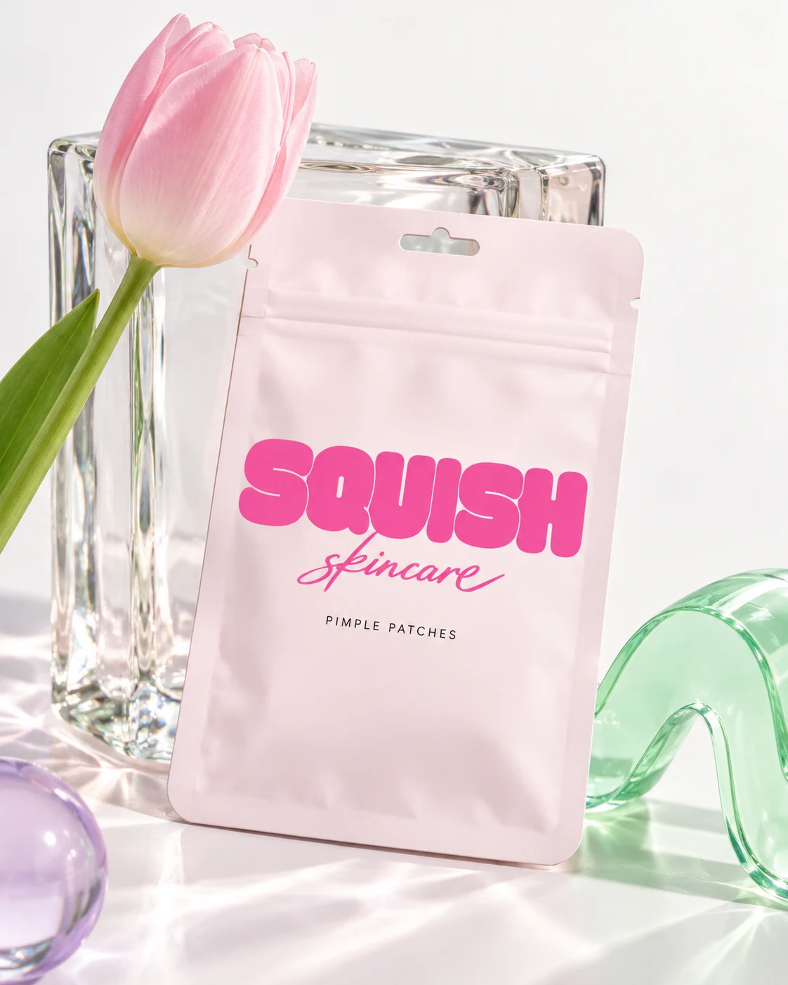 Squish pouch with a pink tulip and glass details